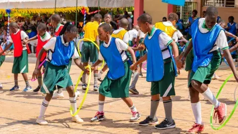 Hula hoop chain race