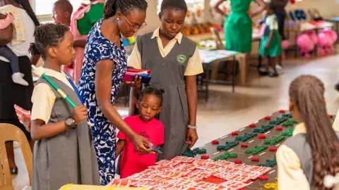 Maama Karen seeing display