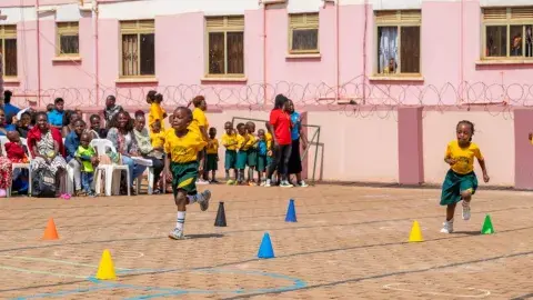 Cone hulla hoop race